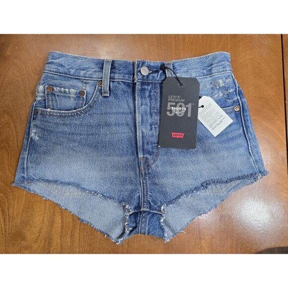 NWT Womens Levi's 501 High Rise Micro Jean Short 25 Medium Wash 194328032055 - Picture 1 of 13